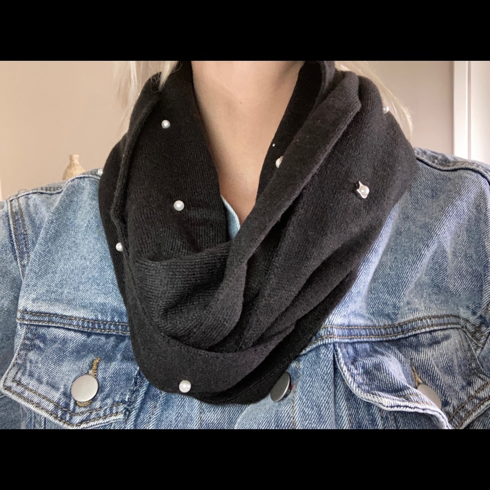 Karl lagerfeld infinity scarf
